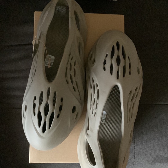 Yeezy Foam Runner “Stone Sage” Size 12 - Picture 4 of 4
